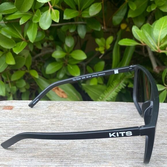 New KITS The Chase Black Unisex Large Frame Sunglasses. Halloween Costume - Picture 2 of 7